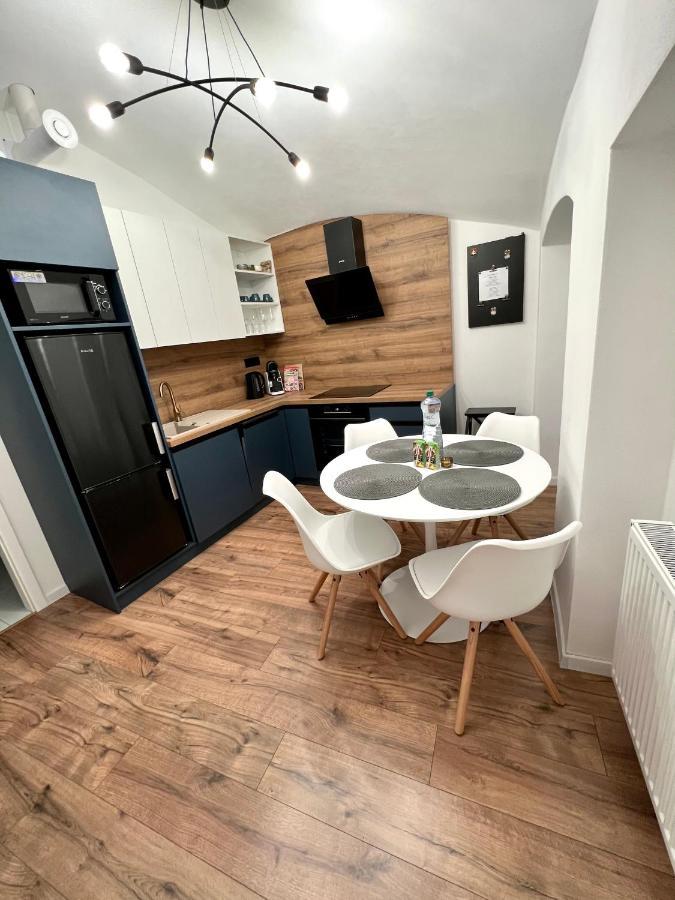 Apartment R&L Lazovna Apt 1 - Old Town And Parking Bańska Bystrzyca Zewnętrze zdjęcie